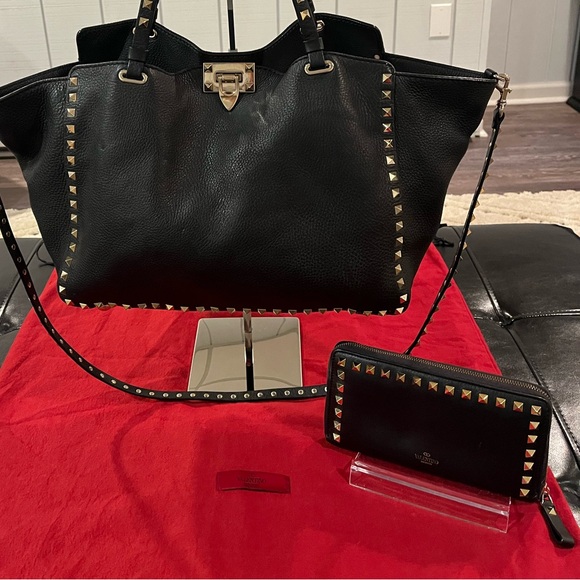 Valentino Garavani - Black Rockstud Zip-Around Long Wallet - Gold Hardware - Picture 3 of 12